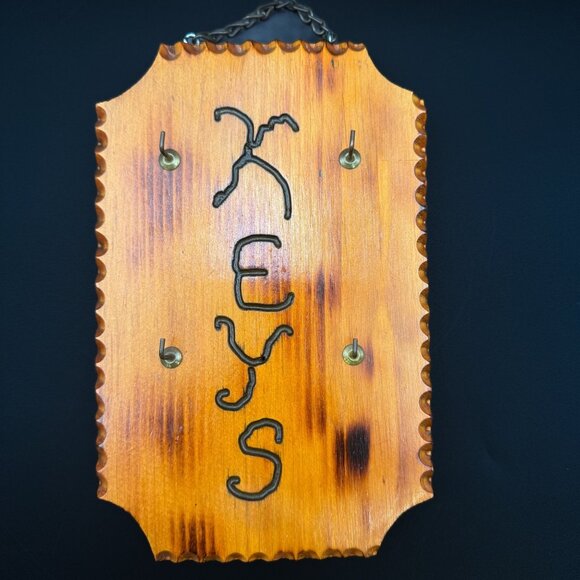 Vintage Wooden Hanging Key Holder Wall Plaque Rack Farmhouse Countrycore Rustic - Picture 1 of 6